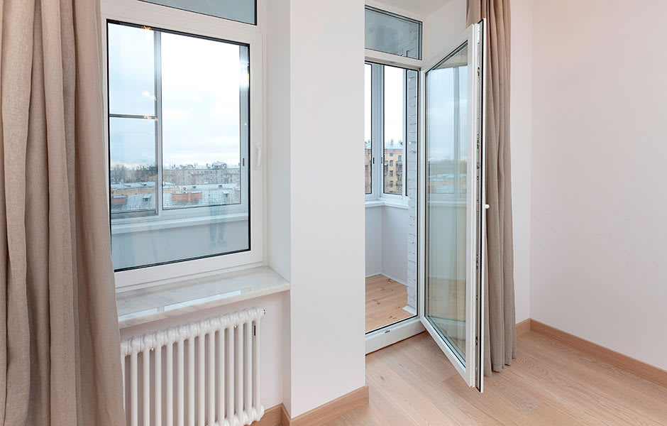 Пластиковые двери на балкон